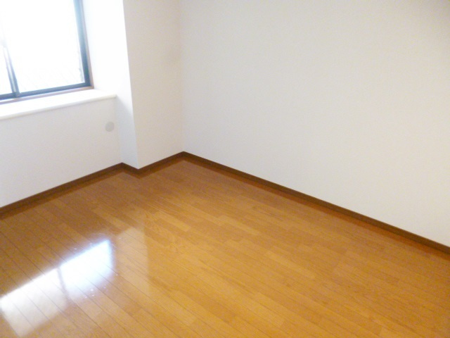 ラ・ポームの寝室|どのお部屋もフローリングがピカピカです☆