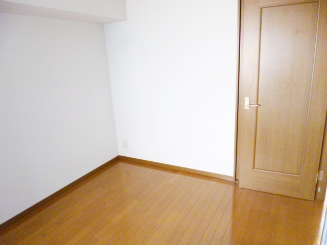 ラ・ポームの洋室|６帖洋室になります☆