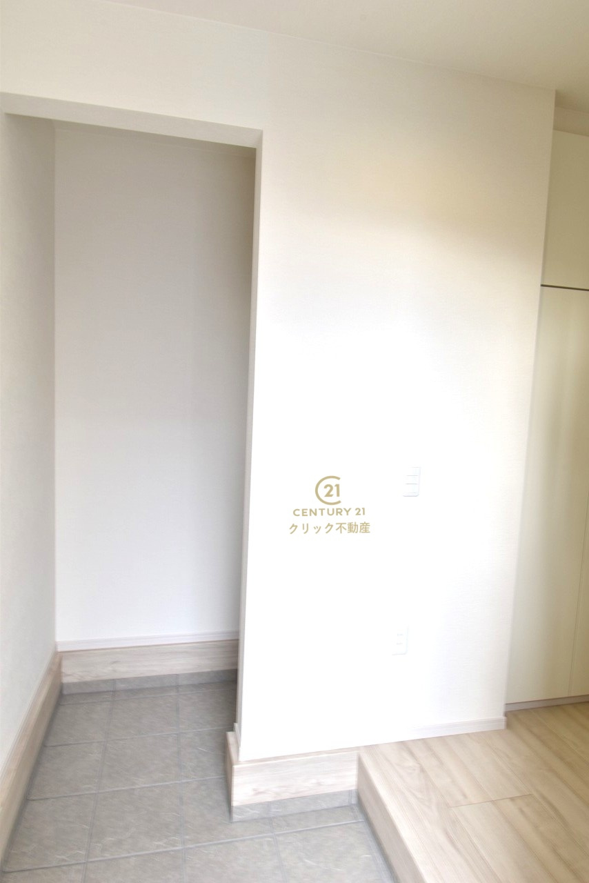 Terrace　日立市大久保町　1期 　3の玄関|土間収納が便利です。靴や雨具の他、スポーツ用品なども置いておけます。
