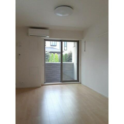 【居間・リビング】 | ルミナス ショア | 7.9帖の広々とした洋室♪