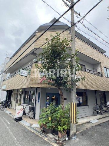 ルミエール中宮のエントランス