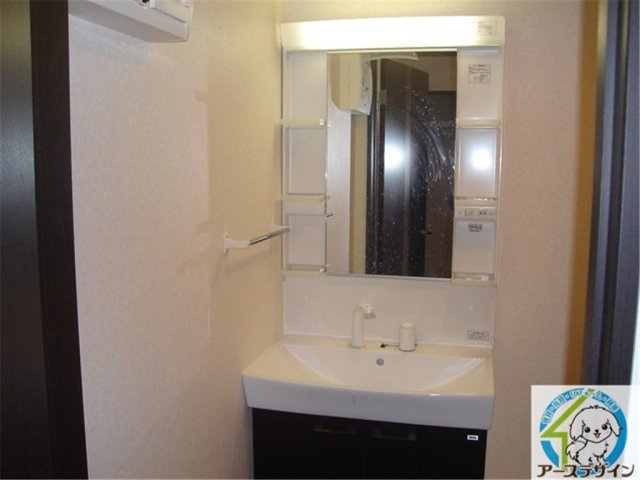 アイエスパレス・イーストの独立洗面台|パース写真