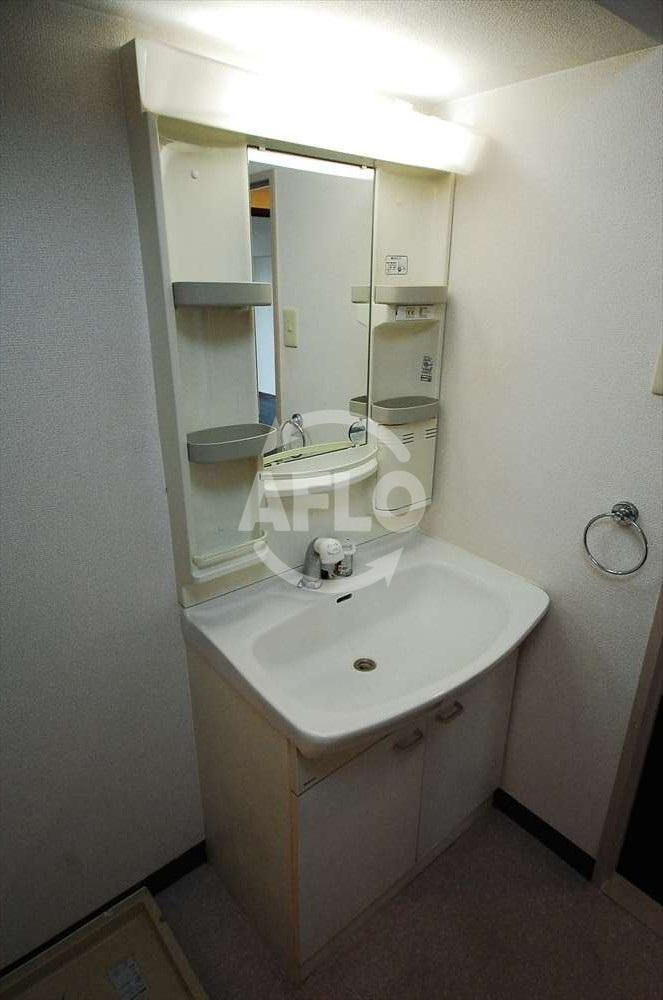 ヴェルデ北堀江　堀江小学校区域の独立洗面台|ヴェルデ北堀江　独立洗面台