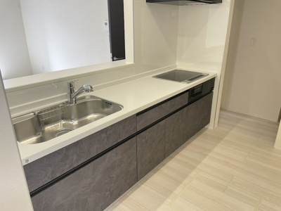 【キッチン】 | 東根市六田3期【新築建売住宅】4号棟 | 広々ワイドなキッチンは料理がしやすく快適です。