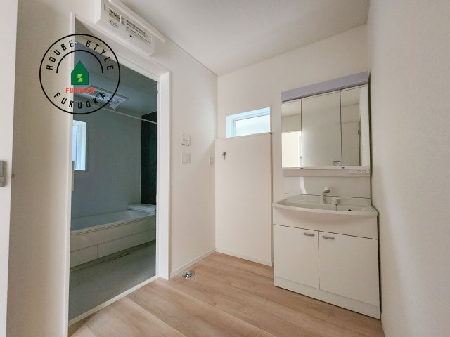 福岡市博多区金の隈3丁目第4-1棟（1号棟）の脱衣所|脱衣所、洗面所は小さなプライベートスペース。歯磨き、洗顔と毎日施す個人空間。