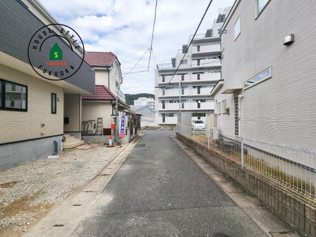福岡市博多区金の隈3丁目第4-1棟（1号棟）の前面道路含む現地写真|前面道路です。
