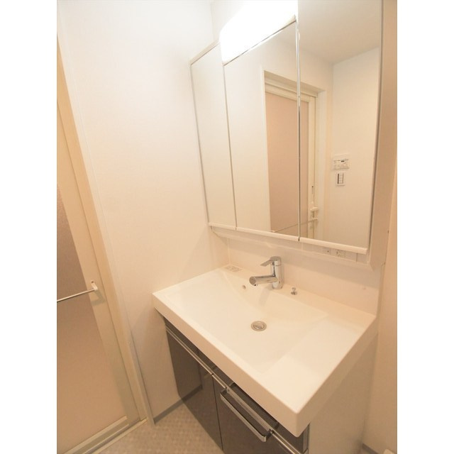 ＧＥＮＯＶＩＡ本所吾妻橋ｓｋｙｇａｒｄｅｎの洗面所|忙しい朝には欠かせない洗面所です