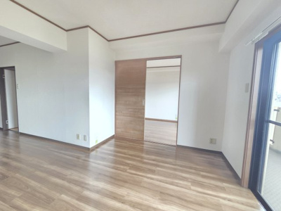 【洋室】 | フィアテル岸和田