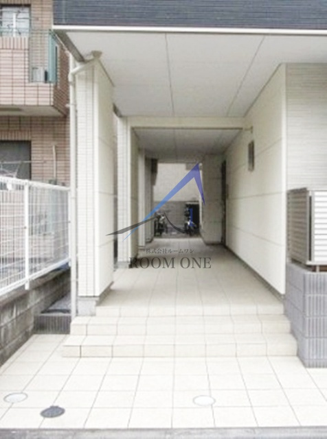 プティソメットのエントランス|エントランスです。