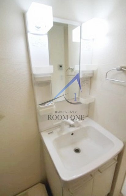 プティソメットの洗面所|独立洗面台です。