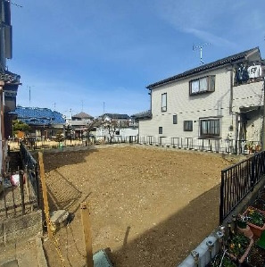 敷地面積30.4坪　売地　川越市的場の前面道路含む現地写真|南西側公道4.1ｍ、2.1ｍ間口