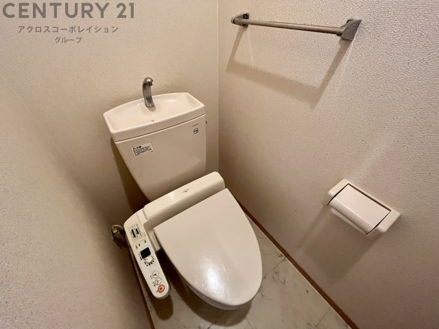 温水洗浄便座機能付きトイレです！