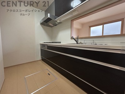3口ガスコンロ付で機能的なキッチンです！