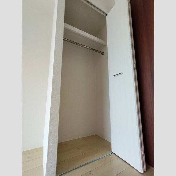 エスリード江坂広芝町の収納