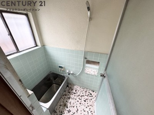 窓があり、換気できます。