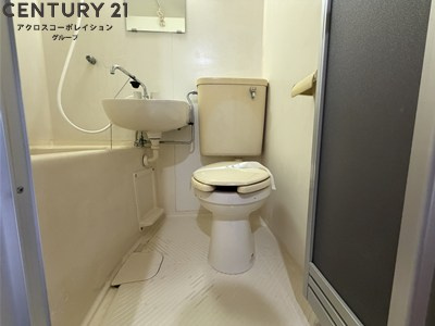 浴室内にトイレがあります☆