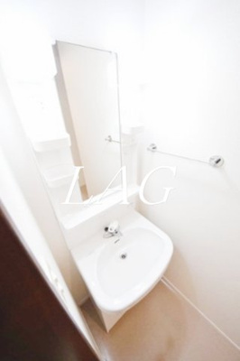 【洗面所】 | クレセント荻窪 | 洗面台です。