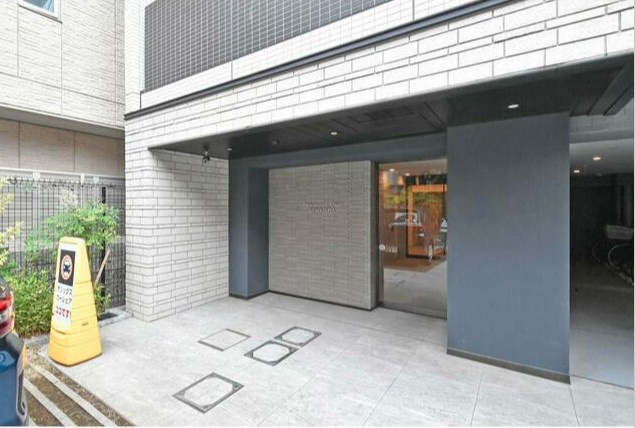 ルネサンスコート上野入谷のエントランス