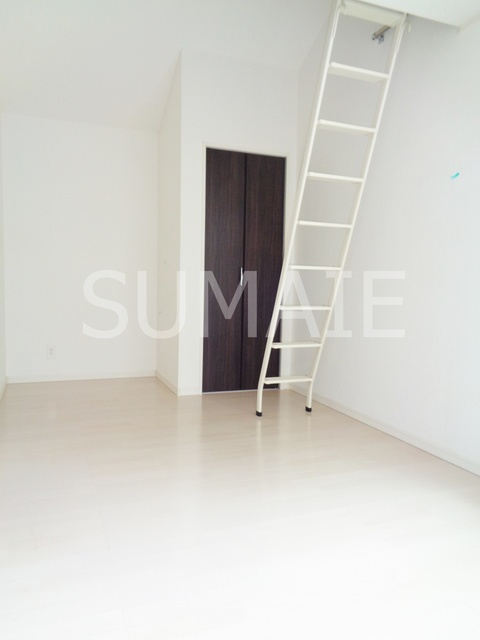 Ａｍｉｔｉｅ　Ｏｊｉｋａｍｉｙａの洋室|ロフト付きのお部屋です！