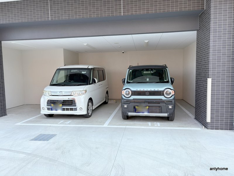 セレニテ十三ミラク 　仲介手数料無料の駐車場