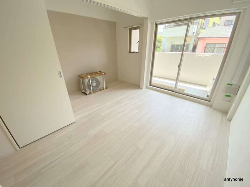 セレニテ十三ミラク 　仲介手数料無料の居間・リビング