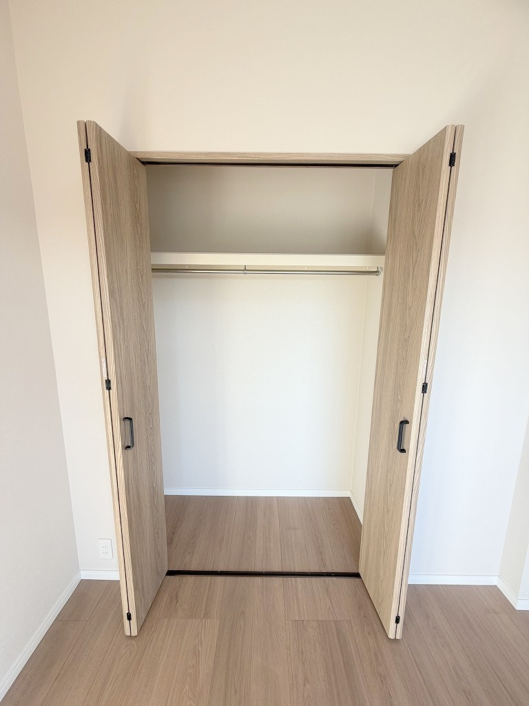 セレスト吉川の収納|大切な衣類を収納できるクローゼット完備