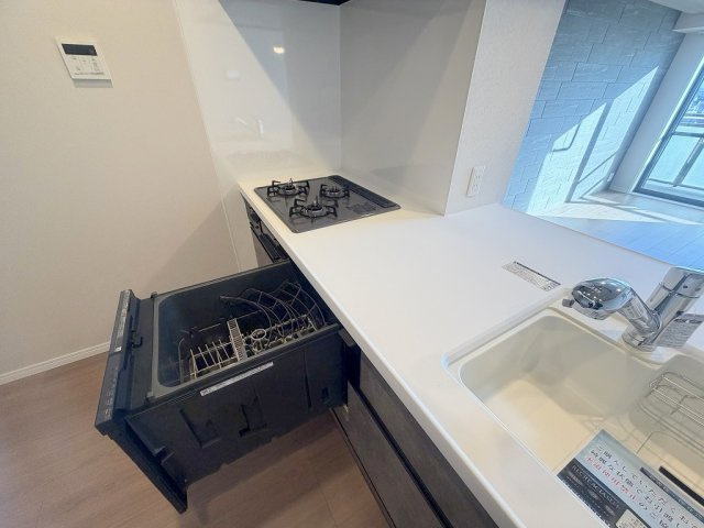 セレスト吉川のキッチン|食洗機完備のシステムキッチンです