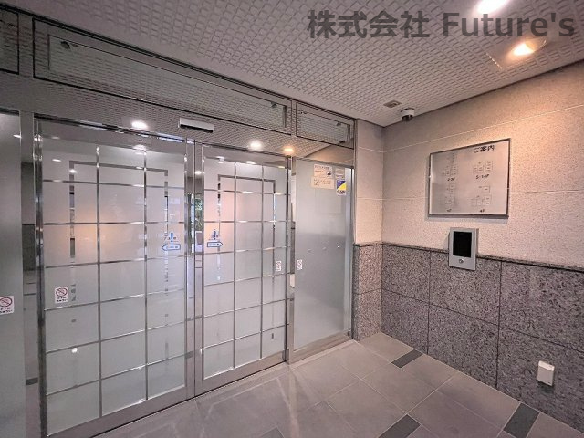 セレスト吉川のロビー|安心のオートロック・防犯カメラ付き