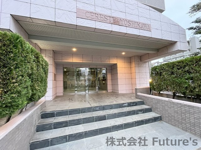 セレスト吉川のエントランス|マンションエントランス