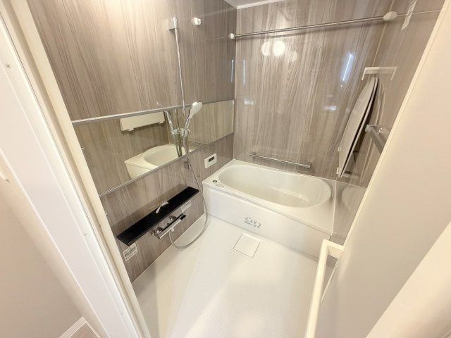 セレスト吉川の浴室|追焚・浴室乾燥機付きの快適なお風呂です