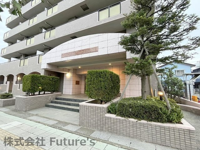 セレスト吉川のエントランス|マンションエントランスの写真です