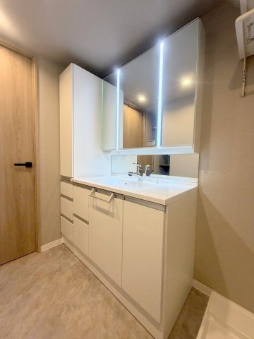 セレスト吉川の独立洗面台|収納充実な独立洗面台です