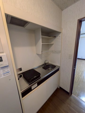 柏崎市穂波町のアパートのキッチン|同間取り、別の部屋の写真です