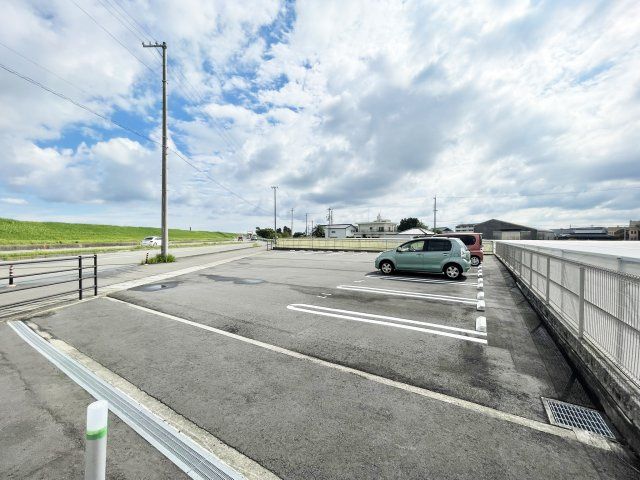 グリーンハイツ金沢の駐車場