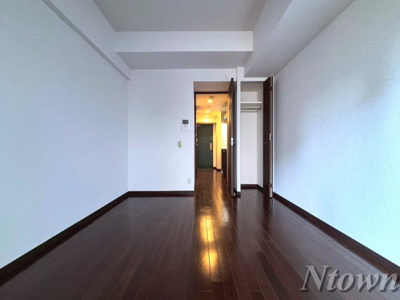 【居間・リビング】 | ライジングコート名古屋駅前東 | ゆったり過ごせる居間です