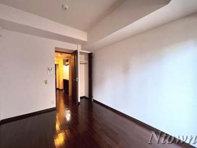 【居間・リビング】 | ライジングコート名古屋駅前東 | こちらの居間で趣味の時間をお楽しみください