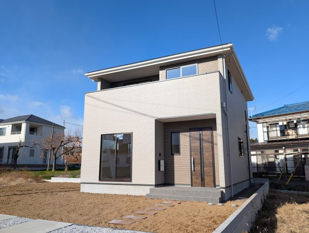 【外観】 | アーバンスタイル渋川市石原1期ー① | 豊秋小学校まで徒歩10分圏内！
JR渋川駅まで1.4Kmと駅の利用便利！
自然に顔合わせできるリビングアクセス階段！