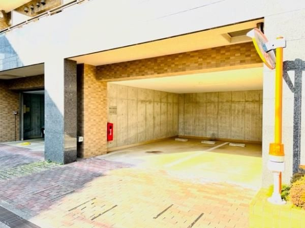 バンクサイドコート常盤の駐車場