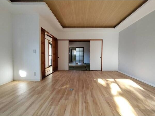 緑区大高町小坂のお家の居間・リビング