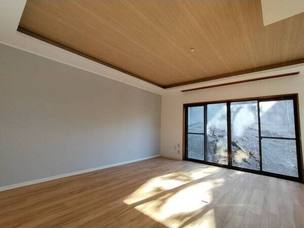 緑区大高町小坂のお家の居間・リビング