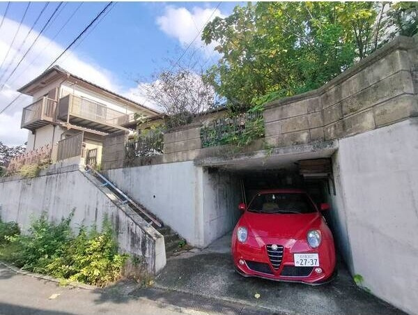 緑区大高町小坂のお家の駐車場