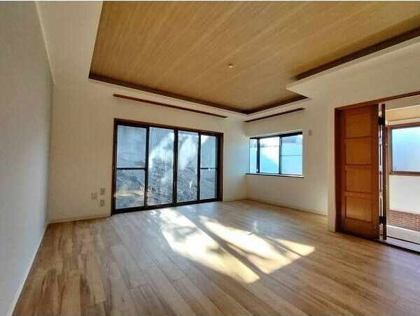 緑区大高町小坂のお家の居間・リビング