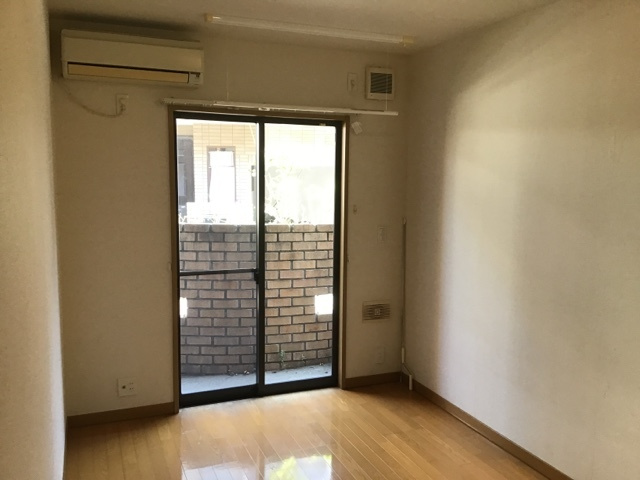 メゾンエルミタージュの洋室