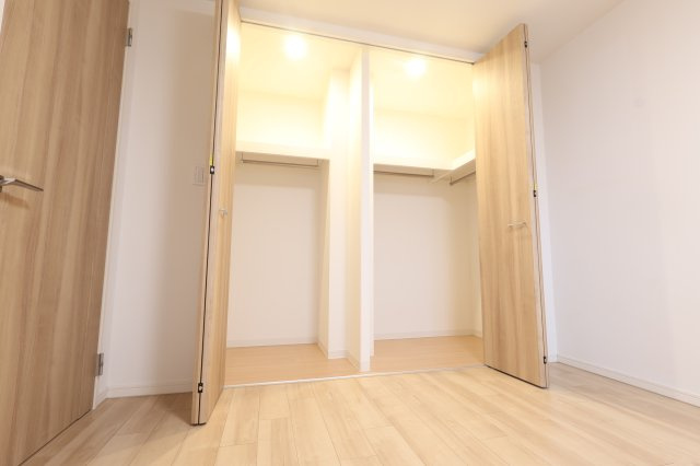 アルファステイツ城西砂子の収納|洋室6.7帖　ウォークインクローゼット