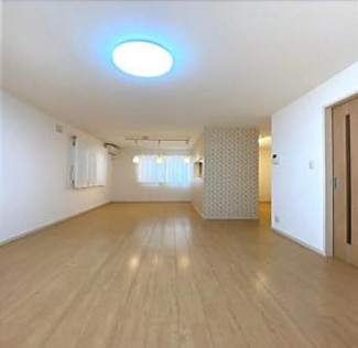  | 大阪市此花区西九条１丁目　中古戸建 | ２階のリビングは広々２０帖♪　家具のレイアウトがアレンジしやすいです♪