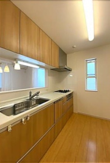  | 大阪市此花区西九条１丁目　中古戸建 | 食洗器付きのシステムキッチン♪　大型冷蔵庫や食器棚を置いてもゆとりのある広さです♪