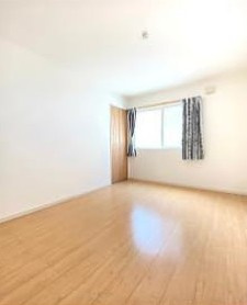  | 大阪市此花区西九条１丁目　中古戸建 | 洋室は各部屋６帖以上で収納スペースがあります♪　天井高も高く圧迫感を感じません♪