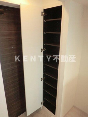 【玄関】 | フェニックス西蒲田 | 収納もある玄関です