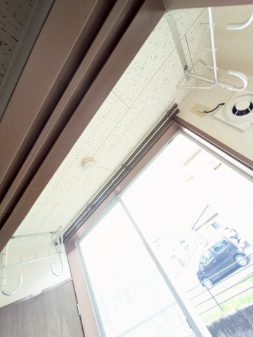 柏崎市穂波町のアパートのバルコニー|同間取り別の部屋の写真です。