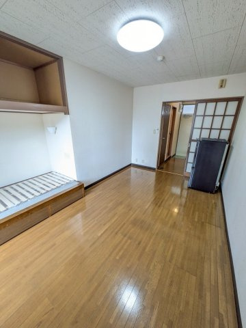 柏崎市穂波町のアパートの寝室|同間取り別の部屋の写真です。